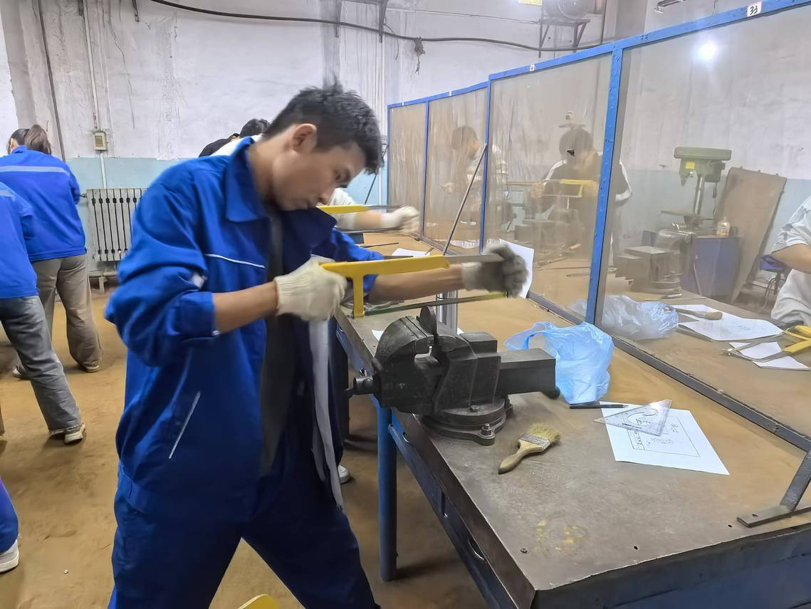 钳工竞赛2.jpg